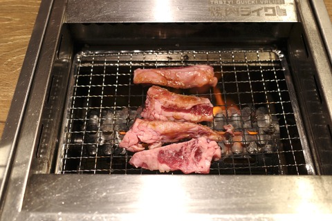 たまに行くならこんな店　秋葉原駅＆電気街近くの「焼肉ライク 秋葉原電気街店」で、ハラミ＆カルビの盛り合わせプレートをお一人様で優雅に食す！