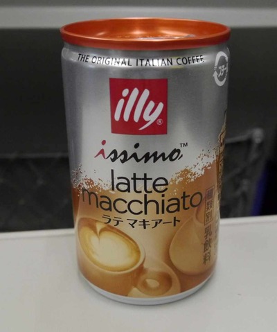 今日の飲み物 イタリア生まれのエスプレッソブランドillyの名前を冠した「illyラテマキアート」