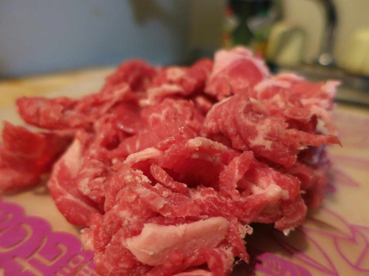 たまに買うならこんな商品 神戸牛 神戸ビーフ の細切れ肉 撮影にはお借りしたpowershot S100を使用 食べ飲み遊戯 たまに買うならこんな商品 神戸牛 神戸ビーフ の細切れ肉 撮影にはお借りしたpowershot S100を使用 食べ飲み遊戯