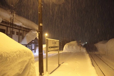 2011冬のグンマー＆雪國新潟旅行　1日目只見駅まで汽車が進まないので途中駅の入広瀬駅で雪國体験