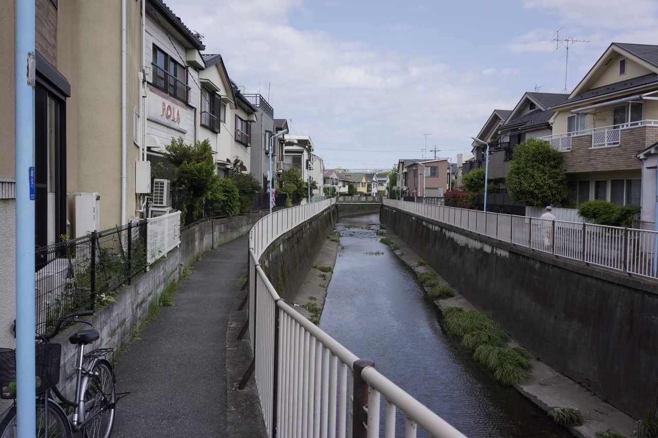 東京都杉並区 善福寺川(西荻窪駅付近)と周辺の様子 : 東京名水探訪