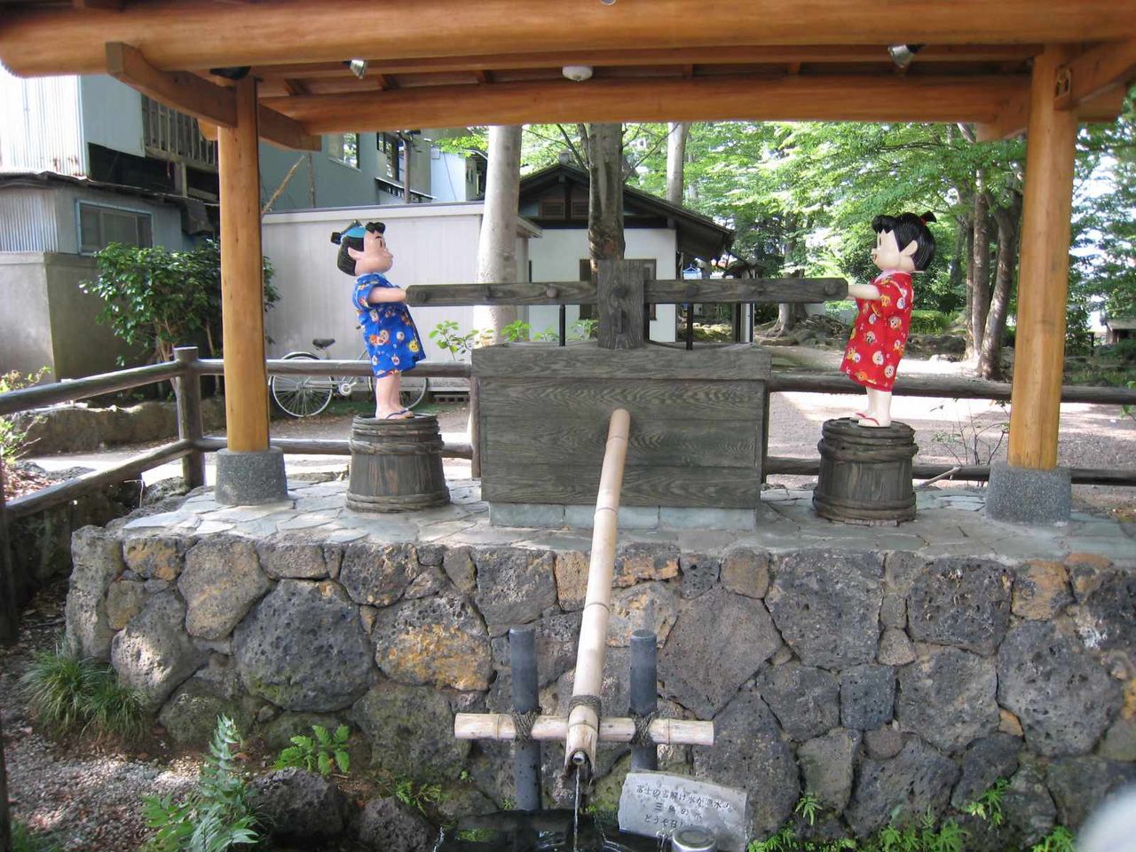 静岡県三島市 めぐみの子 湧き水の飲み場 日本名水探訪 静岡県三島市 めぐみの子 湧き水の飲み場 日本名水探訪