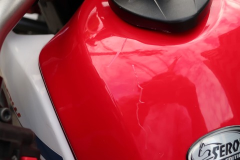 キズ付いたタンク