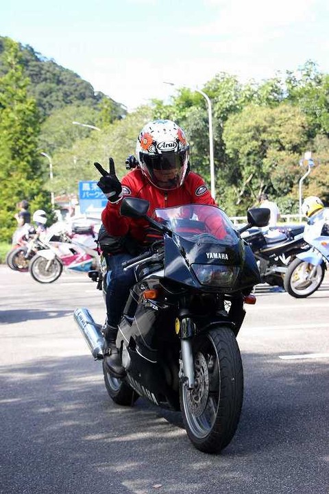 雄姿　FZR250