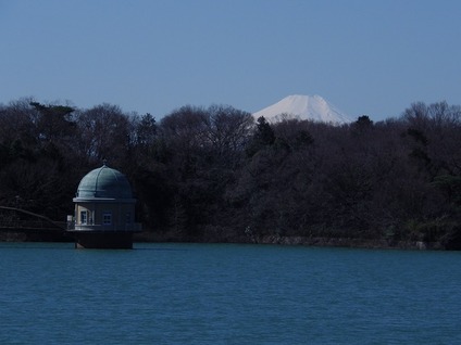取水塔と富士②