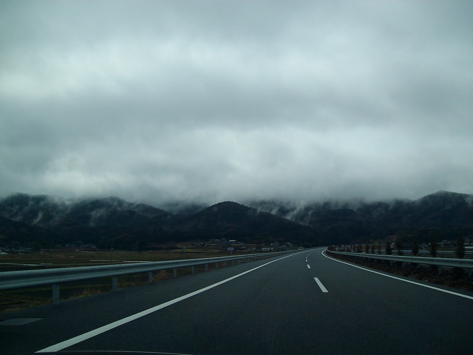 雨の夜の後は曇りのち晴れ ユイの足跡
