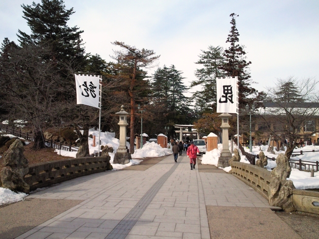 上杉の「毘」の旗が