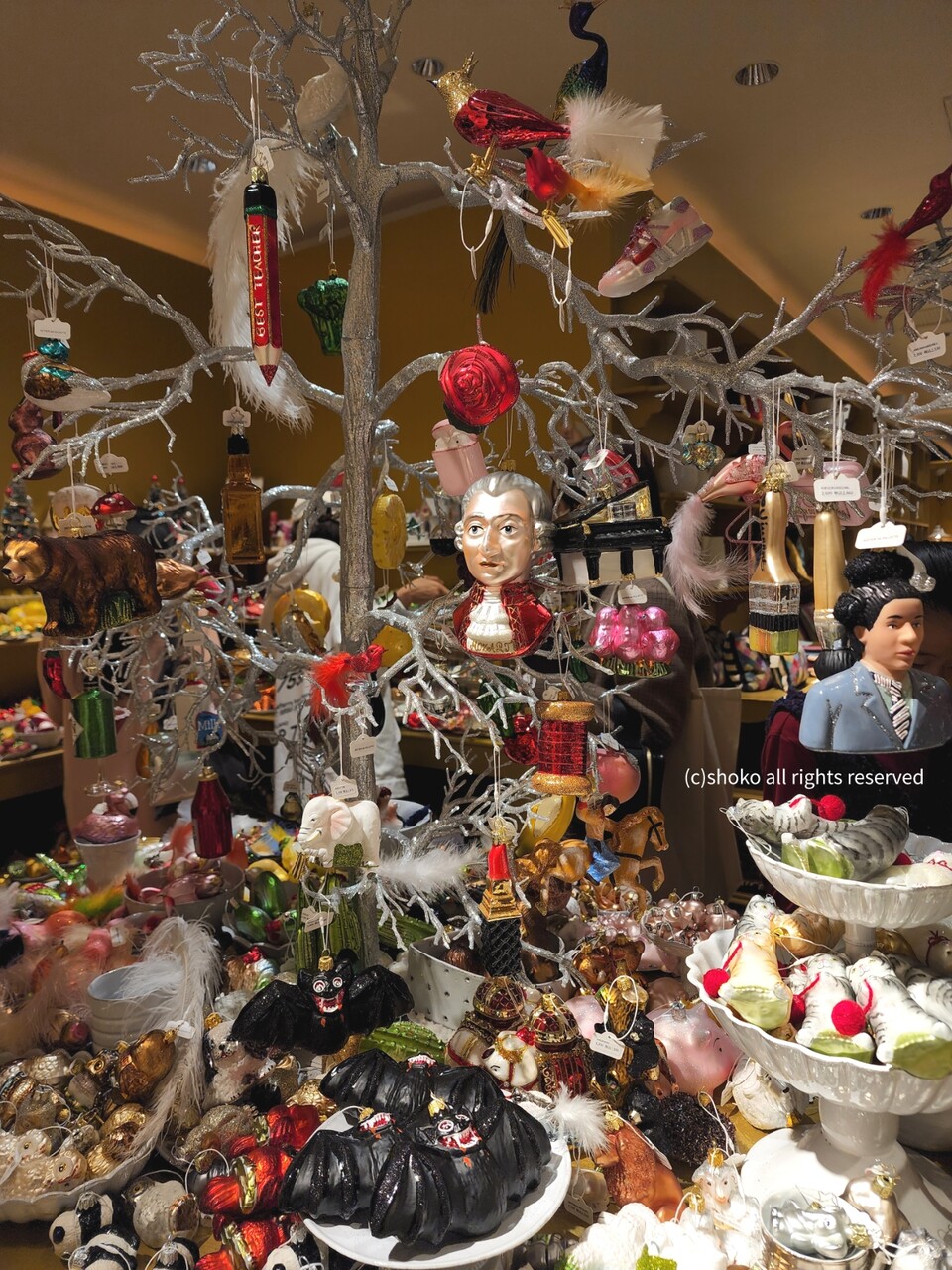 ちょっとパンチのきいたクリスマスオーナメントと、まさかの出逢い