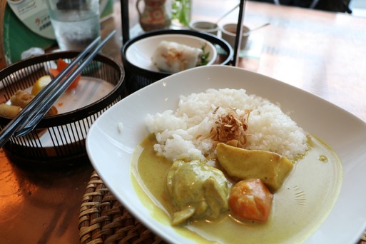 【食べ歩き】カレーとベトナムアリス