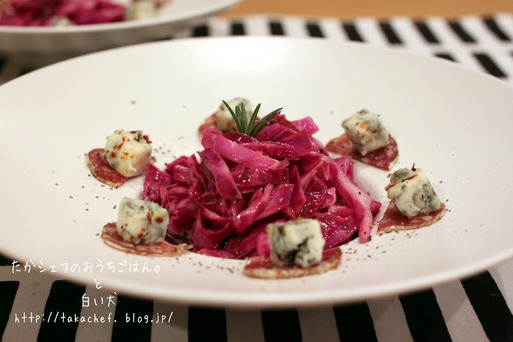赤くてクリスマスにもいいよね　～赤キャベツとブルーチーズのサラダ～