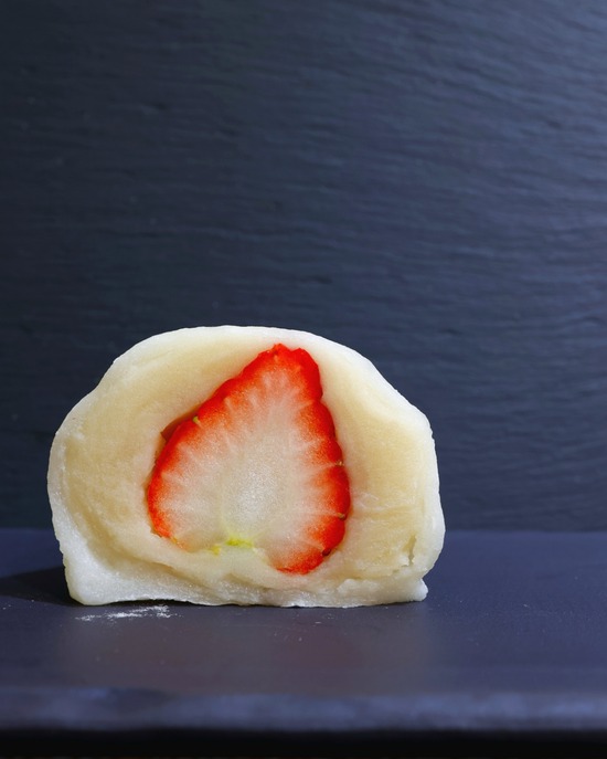 八街 三好野】苺大福が苦手な私が感動した白あんのいちご大福 : たか