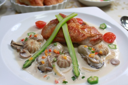 たかシェフのおうちごはん。2-若鶏のポワレ 牡蠣と白ワインのソース