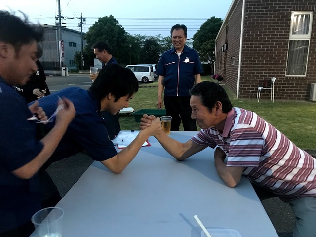 腕相撲