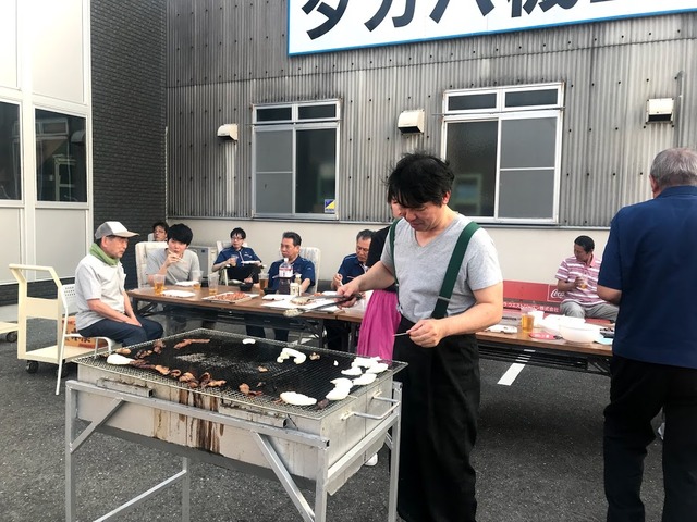 焼く人