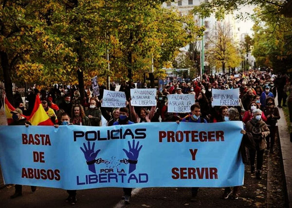 spain-covid-protest-police
