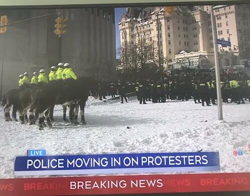 Heavily-Armed-Ottawa-Police