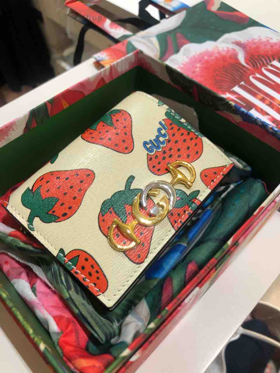 Gucci Zumiのいちごミニ財布 お洋服好きばかこの日記