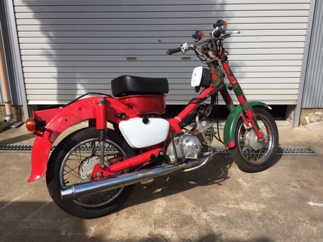 サイドカバー塗装 Tanchanのバイク日記