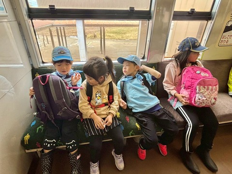 LINE_ALBUM_2025111 電車に乗ってハイキング_251104_12