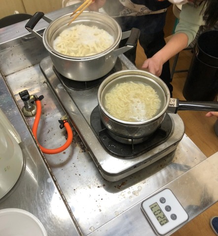 LINE_ALBUM_2022.1.9　スキー準備＆うどん作り_220111_601