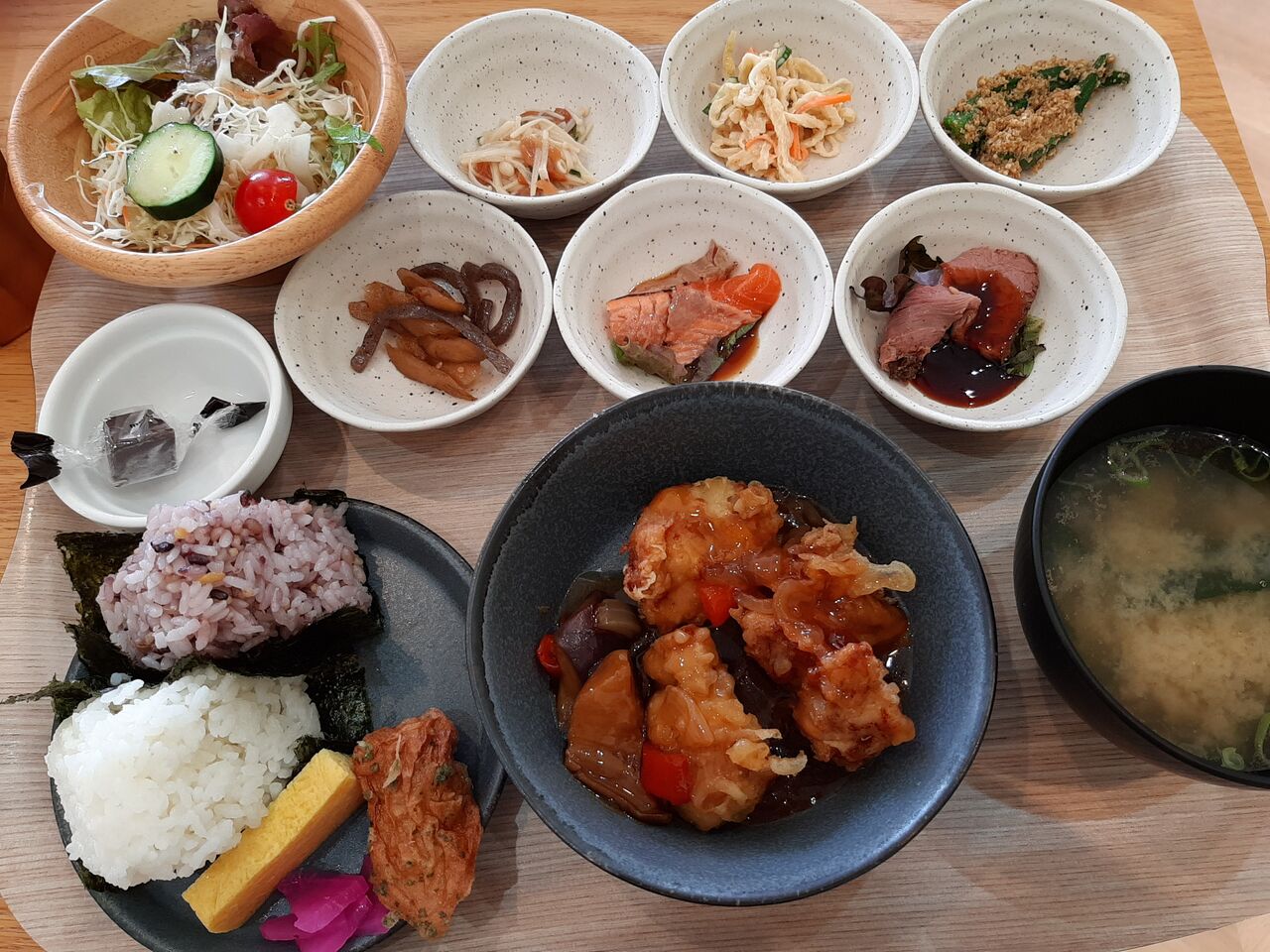 宝塚 ランチ 子ども食堂が備わった おむすび 一汁三菜カフェ むすび 宝塚コミパ通信