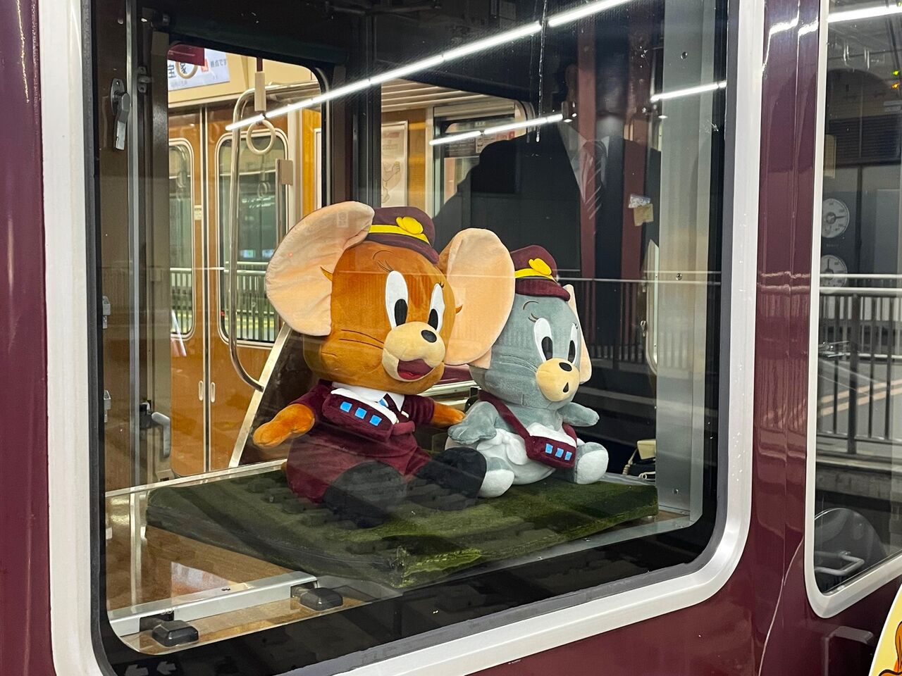 宝塚市 阪急電車】宝塚大劇場も登場!キュートすぎる阪急電車の 宝塚市 阪急電車】宝塚大劇場も登場!キュートすぎる阪急電車の