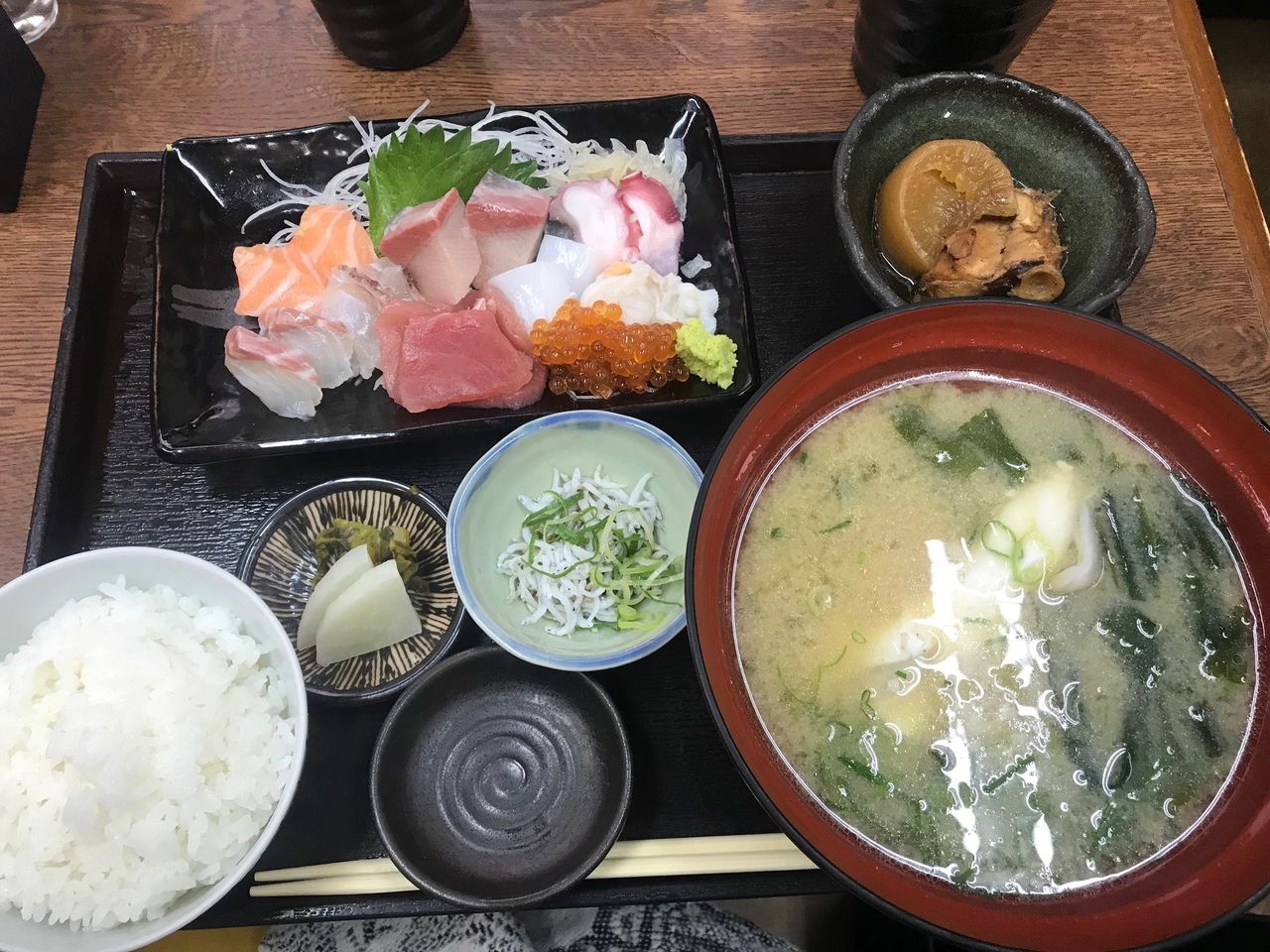 魚好きにはたまらない 魚食処まるさん松本 宝塚暮らしをもっと楽しもう 情報誌comipa 魚好きにはたまらない 魚食処まるさん松本 宝塚暮らしをもっと楽しもう 情報誌comipa