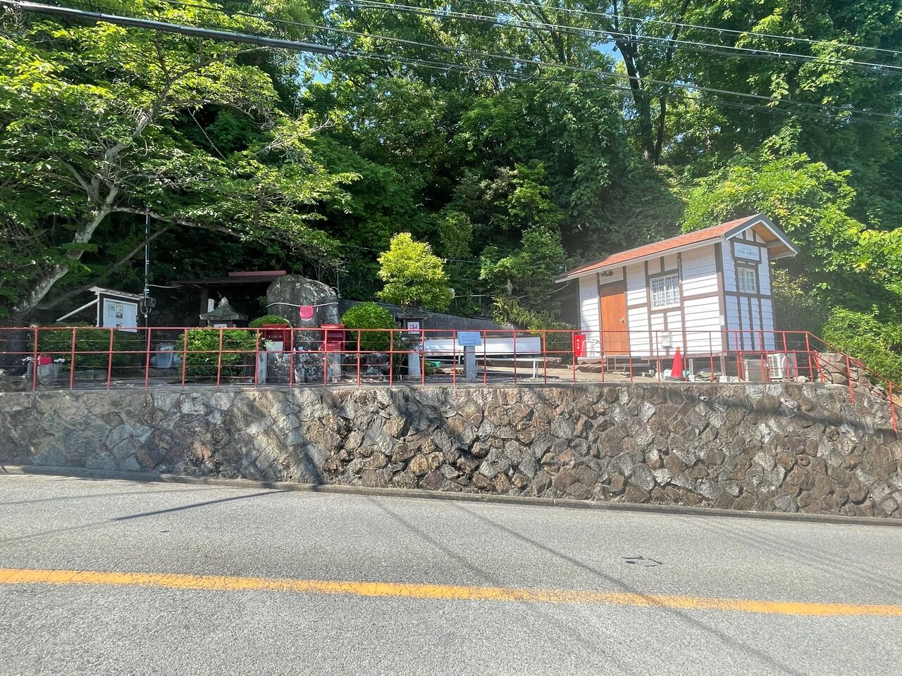 宝塚市 歴史+おでかけ】坂道に突如現れるのは、なんと鎌倉時代に彫られ