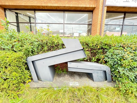 中央図書館前