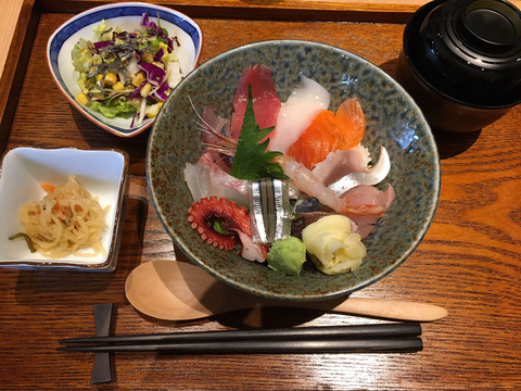 魚どん然海鮮丼