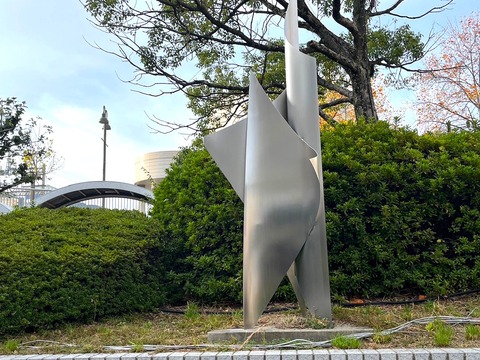 逆瀬川駅前