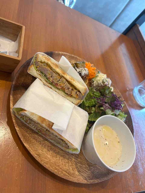 【宝塚市 カフェ】逆瀬川駅すぐ！やっぱり美味しい！久々のサンドイッチプレート★