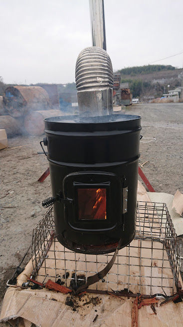 ペール缶で作る薪ストーブと煙突オーブン Debusキャンプ ゆるゆる自作キャンパー