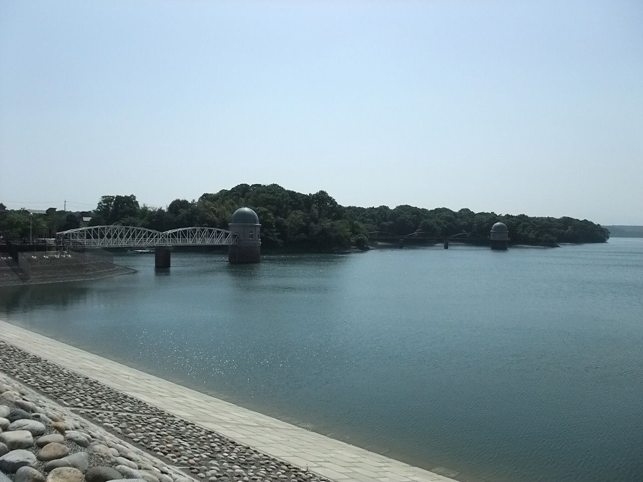 懐かしい場所へ 多摩湖の堤防 Luu