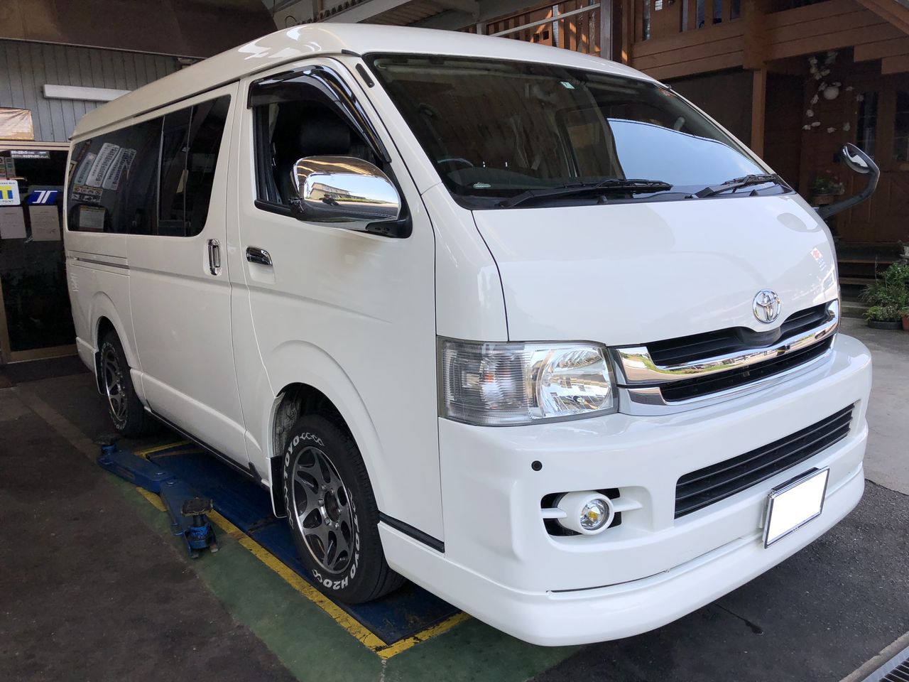 山県市のお客様のハイエースのＡＴＦ交換を行いました。 : タカセ自販 