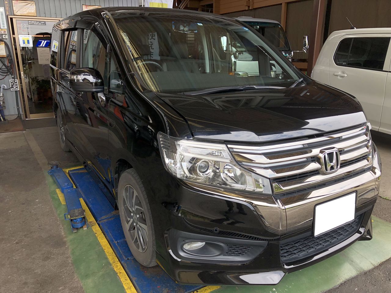 山県市のお客様のステップワゴンのサスペンション交換を行いました タカセ自販 仕事の流儀 山県市のお客様のステップワゴンのサスペンション交換を行いました タカセ自販 仕事の流儀