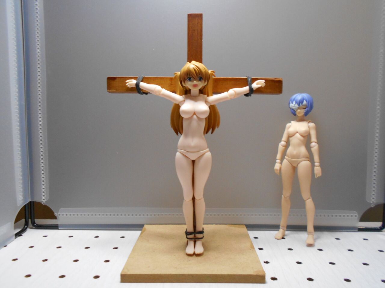  全裸 磔 