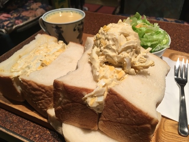 久しぶりに伺ったら更に凄くなっていたアメリカンのサンドウィッチですが 厚さばかりがフィーチャーされているけど味わいも素晴らしい アメリカン 銀座 資格ゲッターが行く