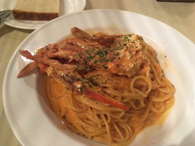 ランチのコスパは最高 銀座でワタリガニのパスタにサラダとデザートとカフェまで付いて1000円以内でいいんでしょうか トラットリア ジョイア Trattoria Giolia 銀座 資格ゲッターが行く