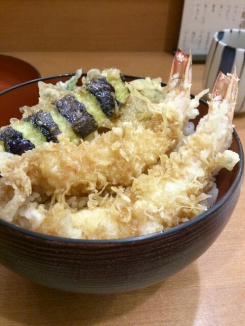 交差点からもすぐのリーズナブルで美味しいてんぷら屋は特に平日のランチがお得 銀座 天ぷら阿部 銀座 資格ゲッターが行く