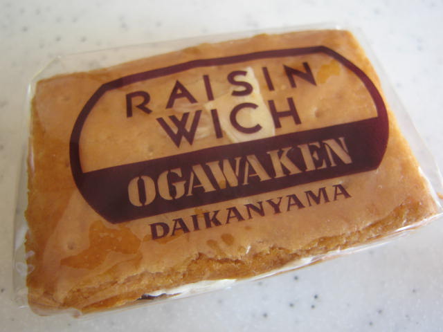 近江屋 レトロな喫茶店で見つけたレーズンウィッチと小川軒が我が家で対決 近江屋洋菓子店 本郷 資格ゲッターが行く