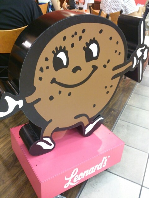 本場ハワイより生地が断然おいしいマラサダ ハワイアンタウン１周年記念の特別フレーヴァー マラサダパフ レモン は27日から１週間限定です レナーズ Leonard S 馬車道 資格ゲッターが行く