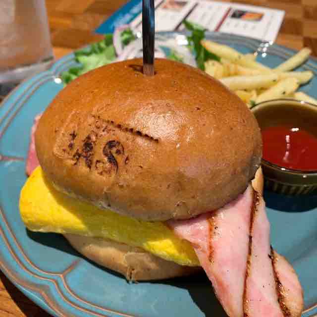 ランチ限定だし巻きベーコンバーガー Marunouchi Base 丸の内ベース 東京 大手町 資格ゲッターが行く ランチ限定だし巻きベーコンバーガー Marunouchi Base 丸の内ベース 東京 大手町 資格ゲッターが行く