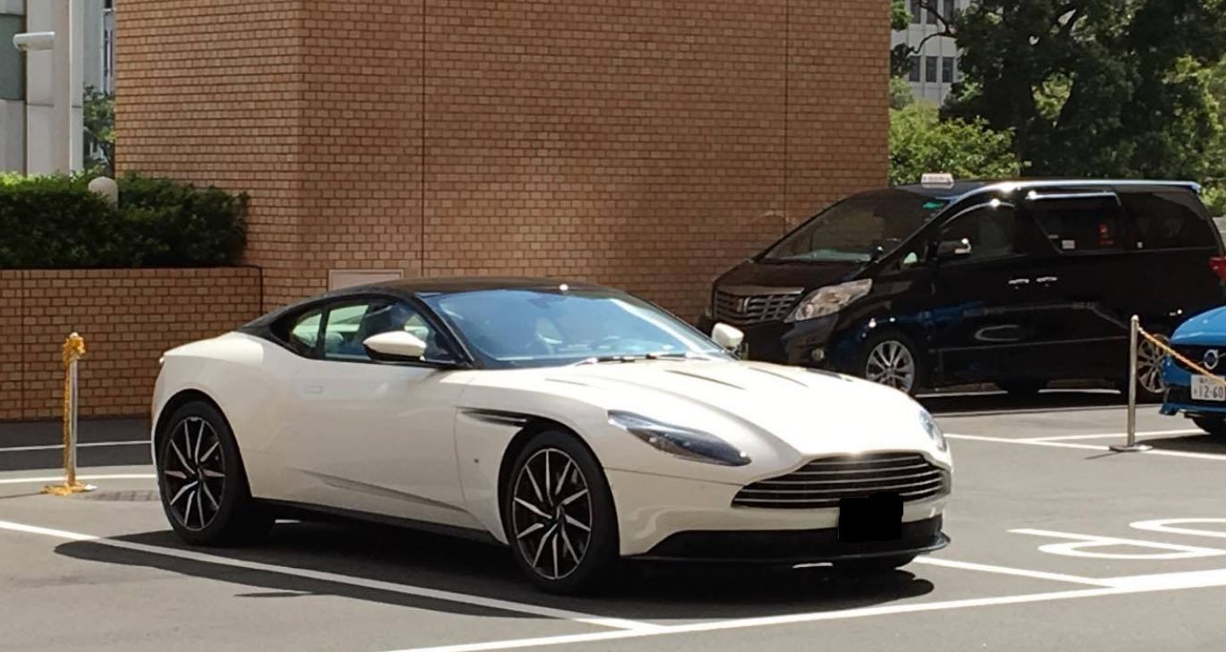 aston martin DB11