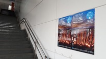 201011小机駅ポスター貼り (2)
