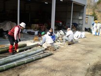 090321こどもの国竹灯籠製作