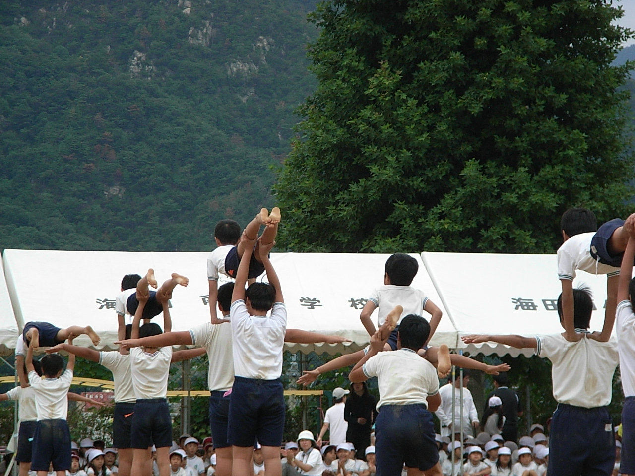 運動会６年生の組体操とピラミッド 花と短歌と竹原と