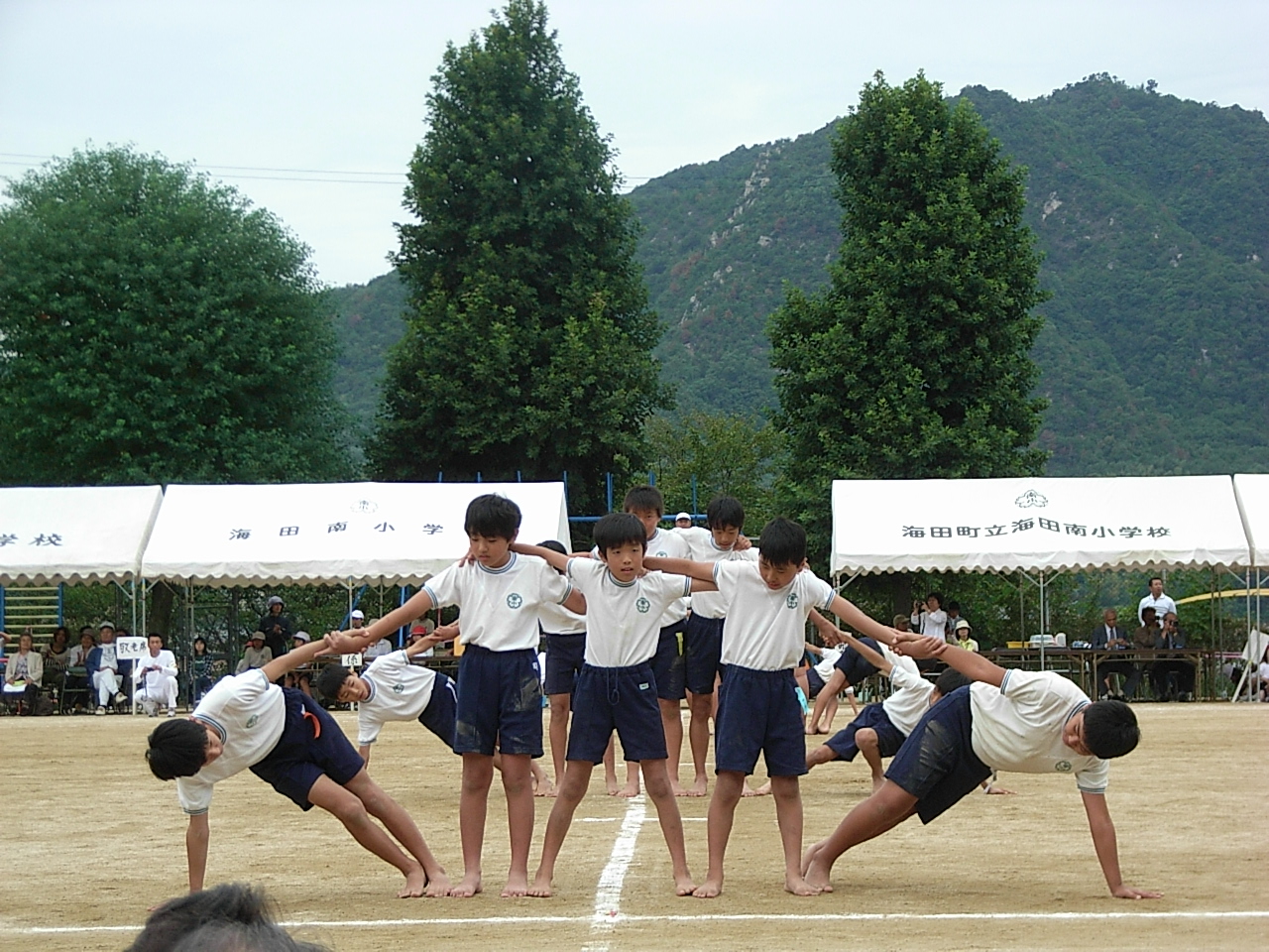 運動会６年生の組体操とピラミッド 花と短歌と竹原と