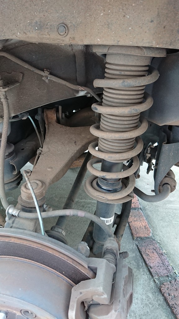 レガシィ アウトバックbrm サスペンション交換 リア たけのひまつぶし