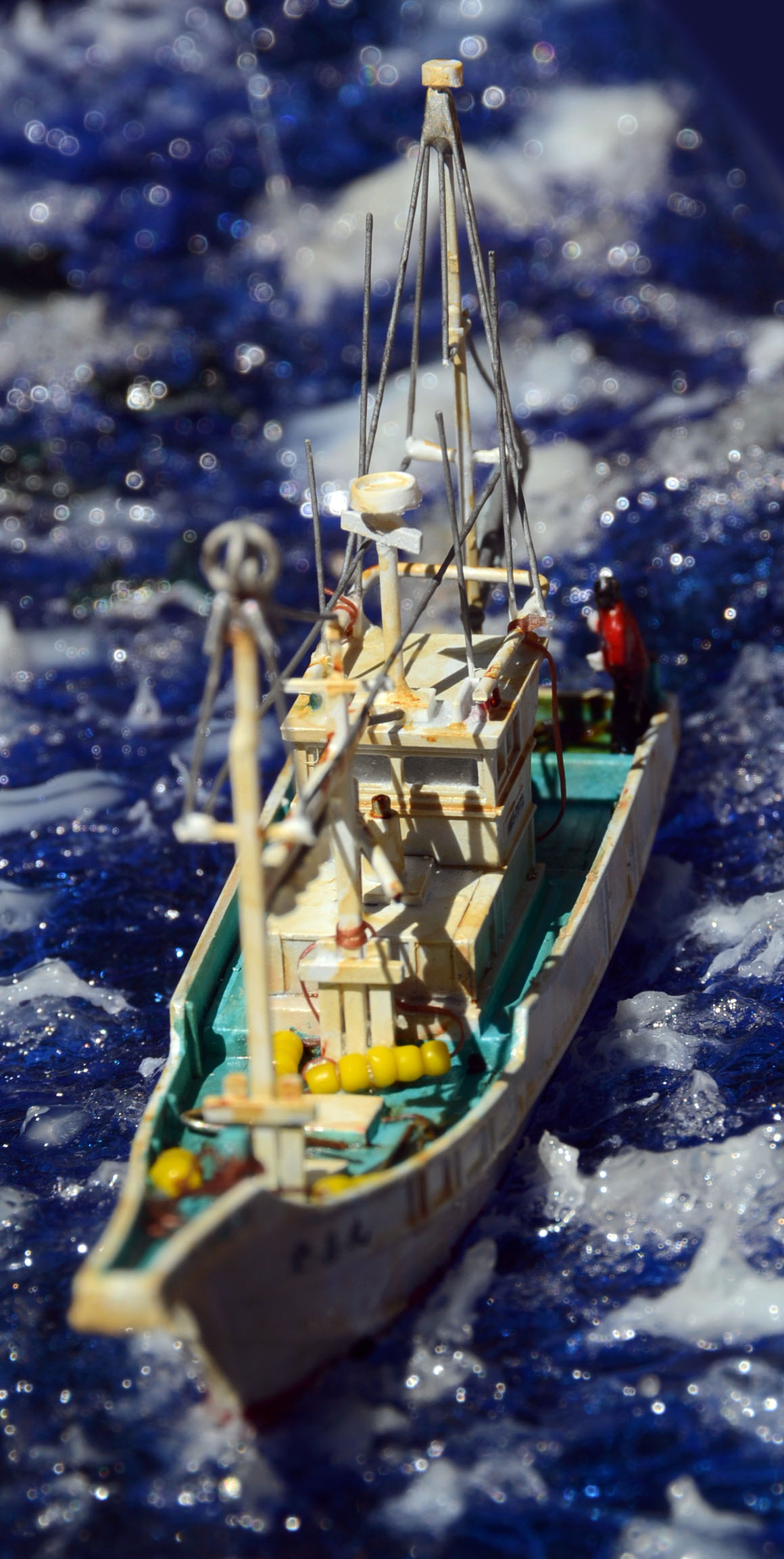 出港準備の漁船ジオラマ レジン Diorama] I tried making a sea surface using crystal resin [S Boat